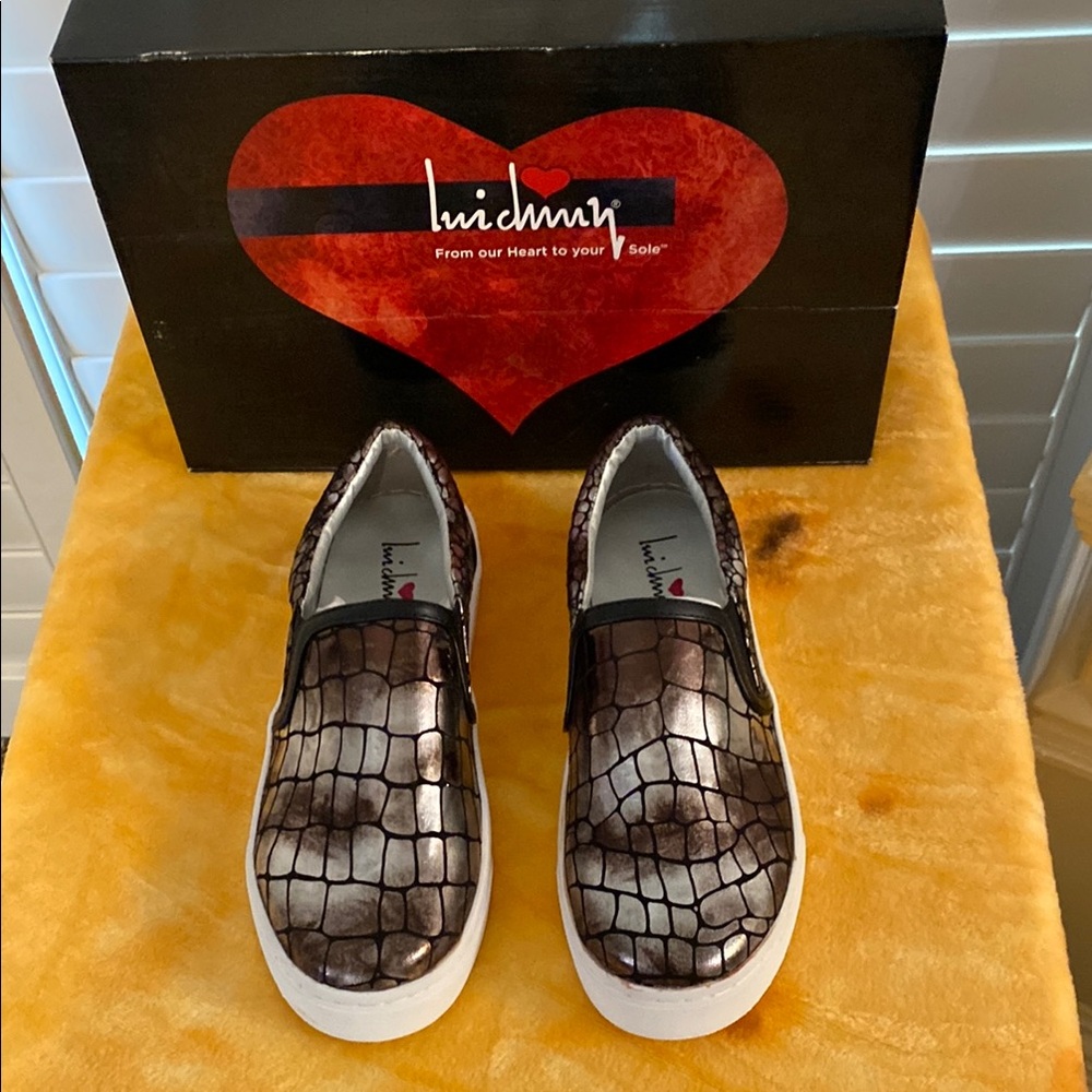 Women's Pewter Croc Slip-On Shoes Size 7.5M